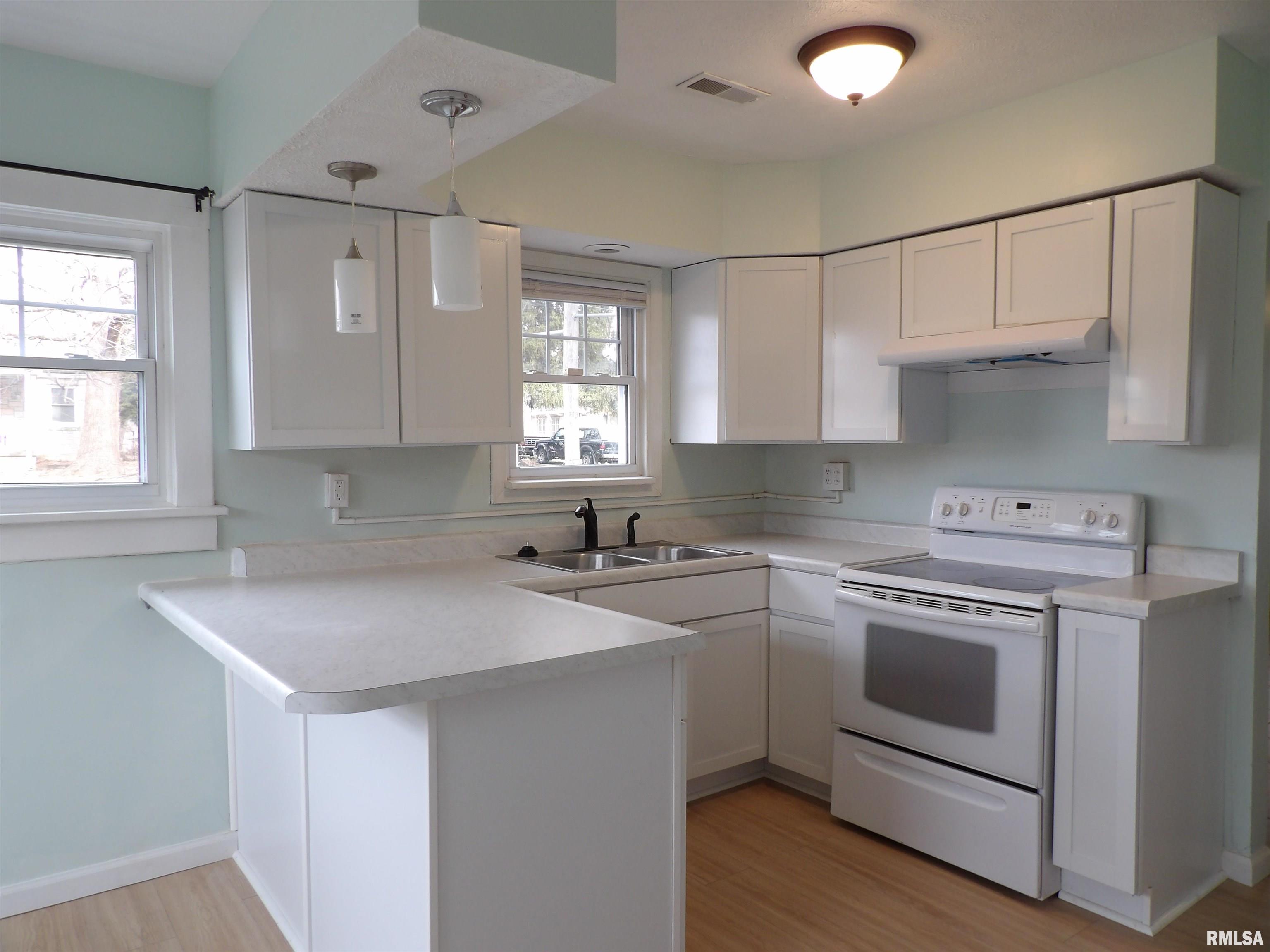 3226 East Enos Avenue Springfield, IL 62702 - Photo 6 of 21 Gallery Image 6