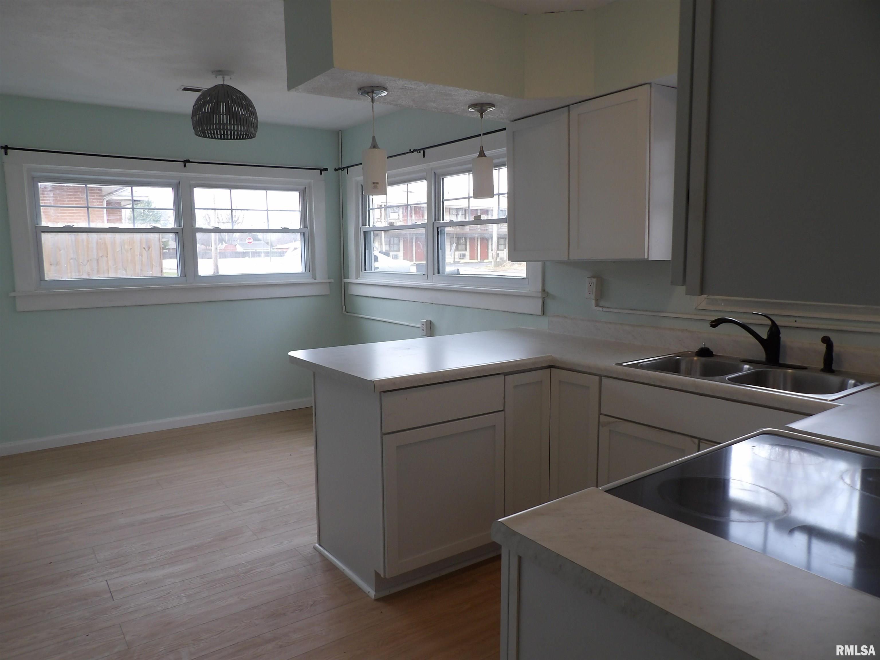 3226 East Enos Avenue Springfield, IL 62702 - Photo 9 of 21 Gallery Image 9