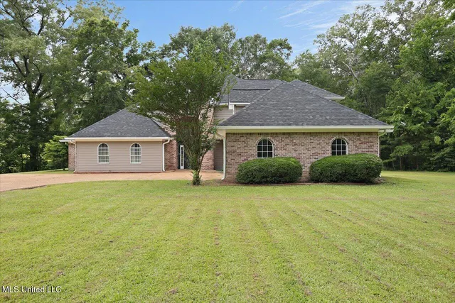 $378,500 | 2033 Elizabeth Chapman Drive, Jackson, MS 39212
