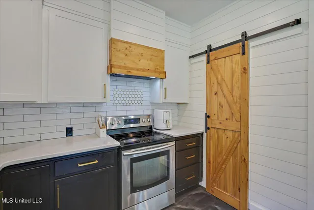 $378,500 | 2033 Elizabeth Chapman Drive, Jackson, MS 39212