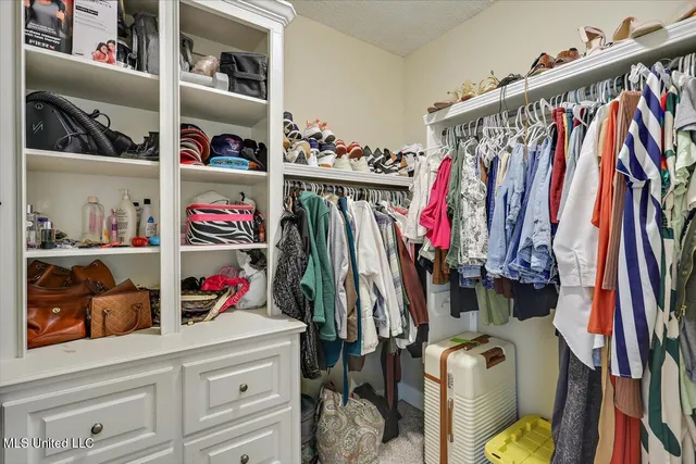 $378,500 | 2033 Elizabeth Chapman Drive, Jackson, MS 39212