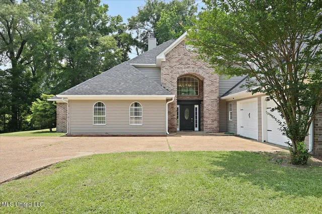 $378,500 | 2033 Elizabeth Chapman Drive, Jackson, MS 39212