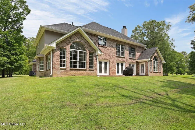 $378,500 | 2033 Elizabeth Chapman Drive, Jackson, MS 39212
