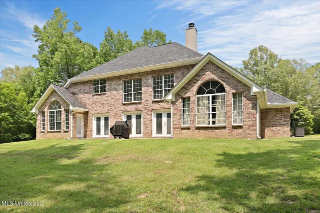 $378,500 | 2033 Elizabeth Chapman Drive, Jackson, MS 39212