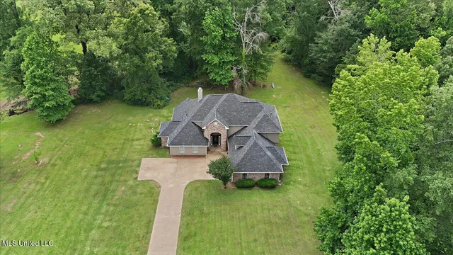 $378,500 | 2033 Elizabeth Chapman Drive, Jackson, MS 39212