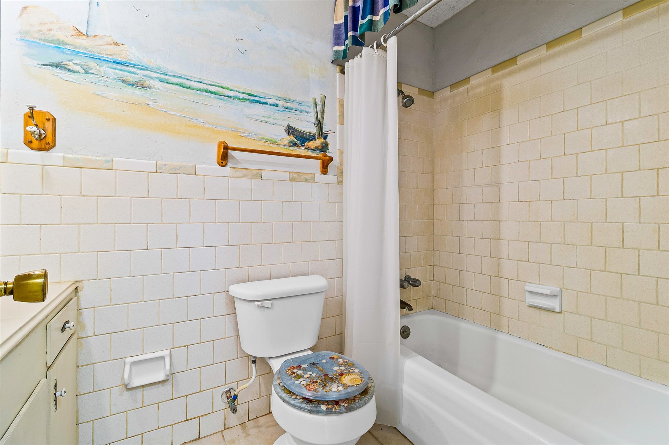 433 West Laurelia Road Corrigan, TX 75939 - Photo 27 of 34 Full bathroom off the main hall