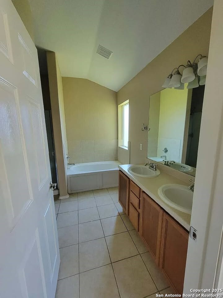 2016 North Ranch Estates Boulevard New Braunfels, TX 78130 - Photo 9 of 11