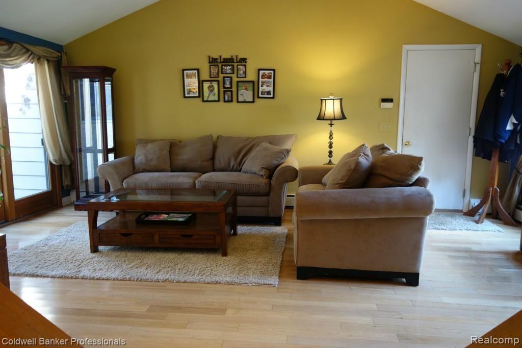 1095 East Buell Road Rochester, MI 48306 - Photo 15 of 25 Family Room View 3