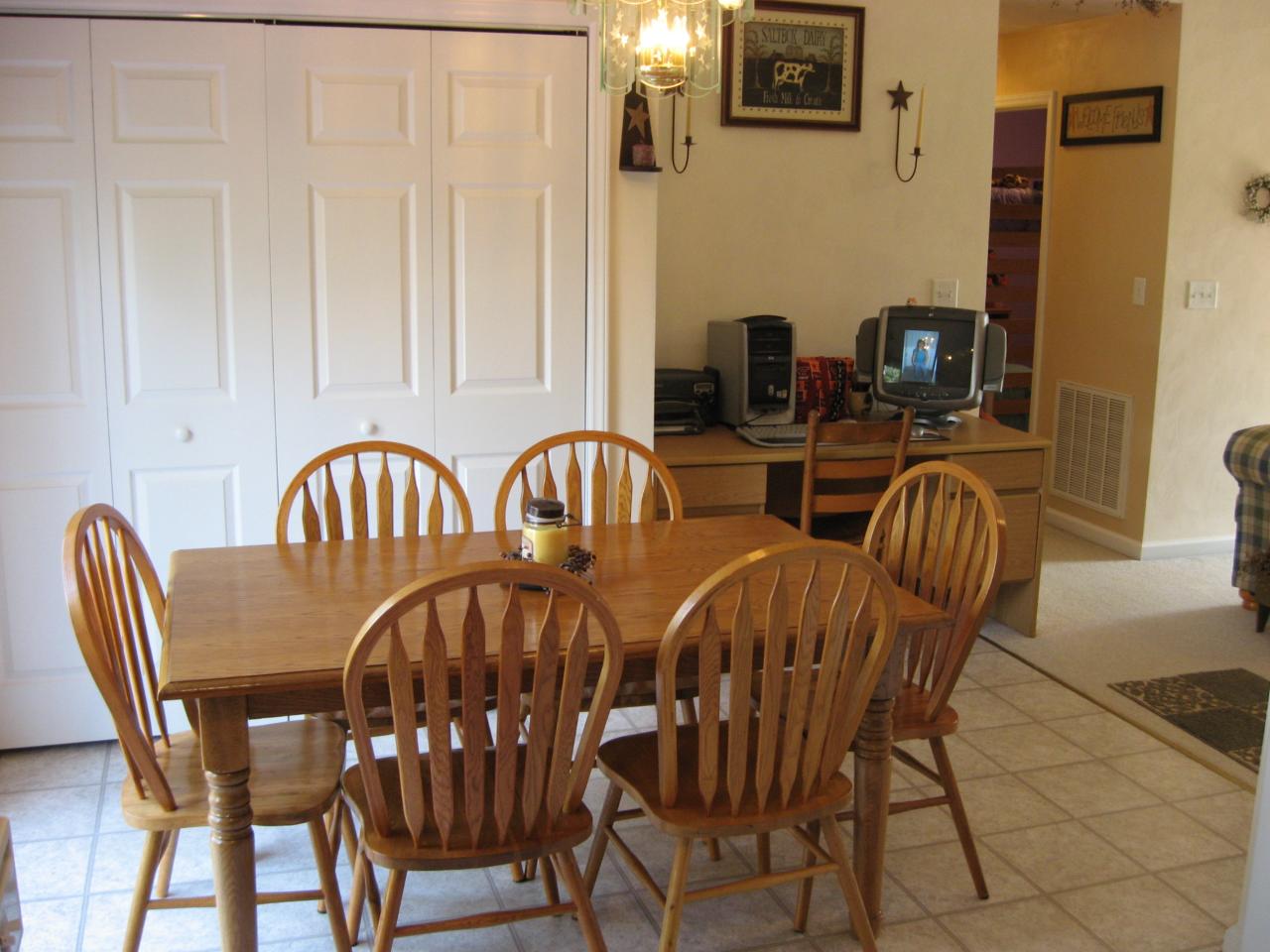 10595 Dickerson Mill Road Moneta, VA 24121 - Photo 4 of 12 Dining Area