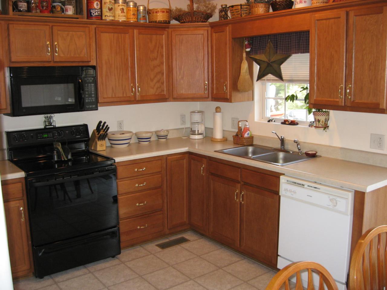 10595 Dickerson Mill Road Moneta, VA 24121 - Photo 5 of 12 Kitchen - Lots of Cabinets