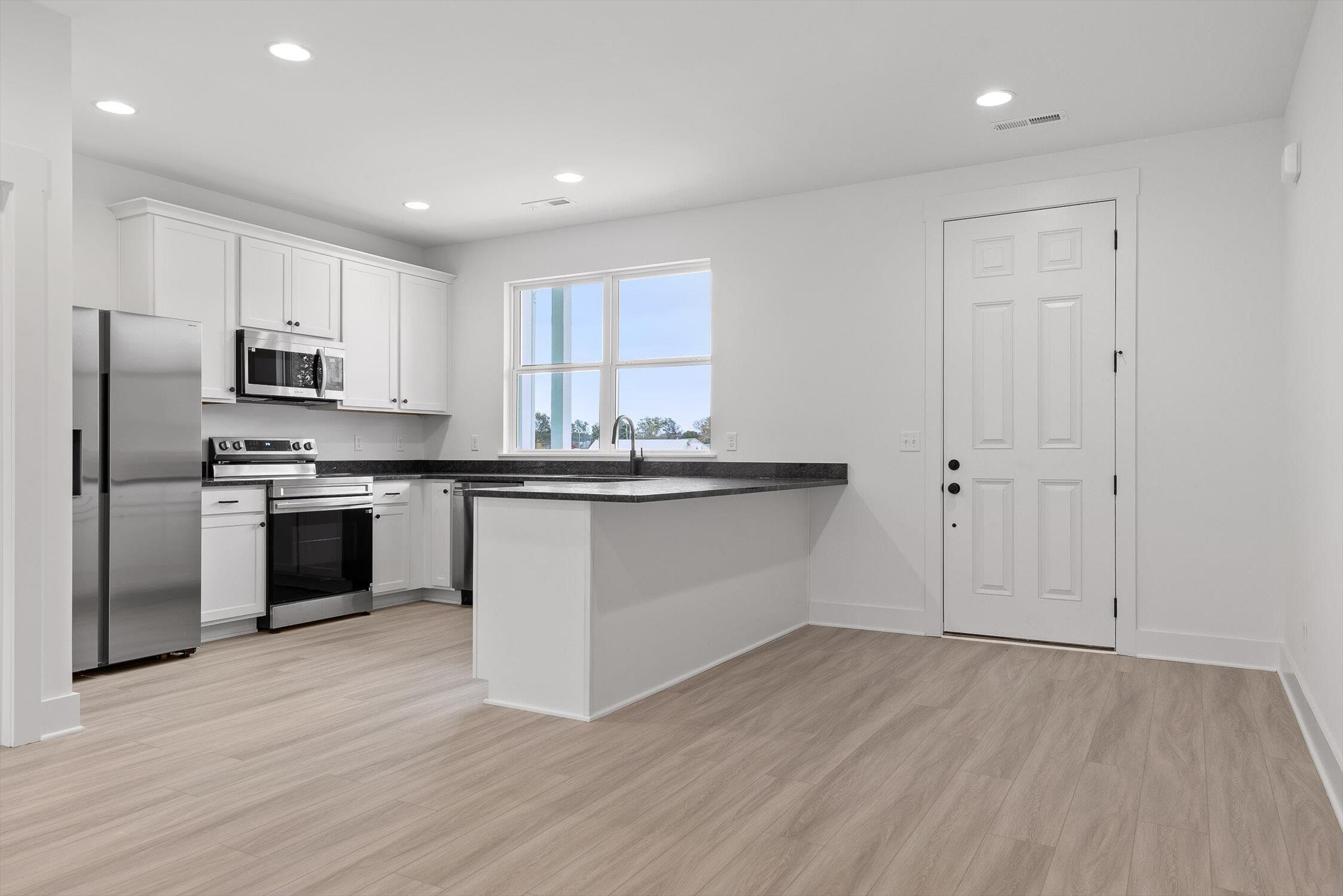 905 Blue Heights Dr Ridge, Unit 19 East Ridge, TN 37412 - Photo 4 of 32 15-905 Blue Heights-15