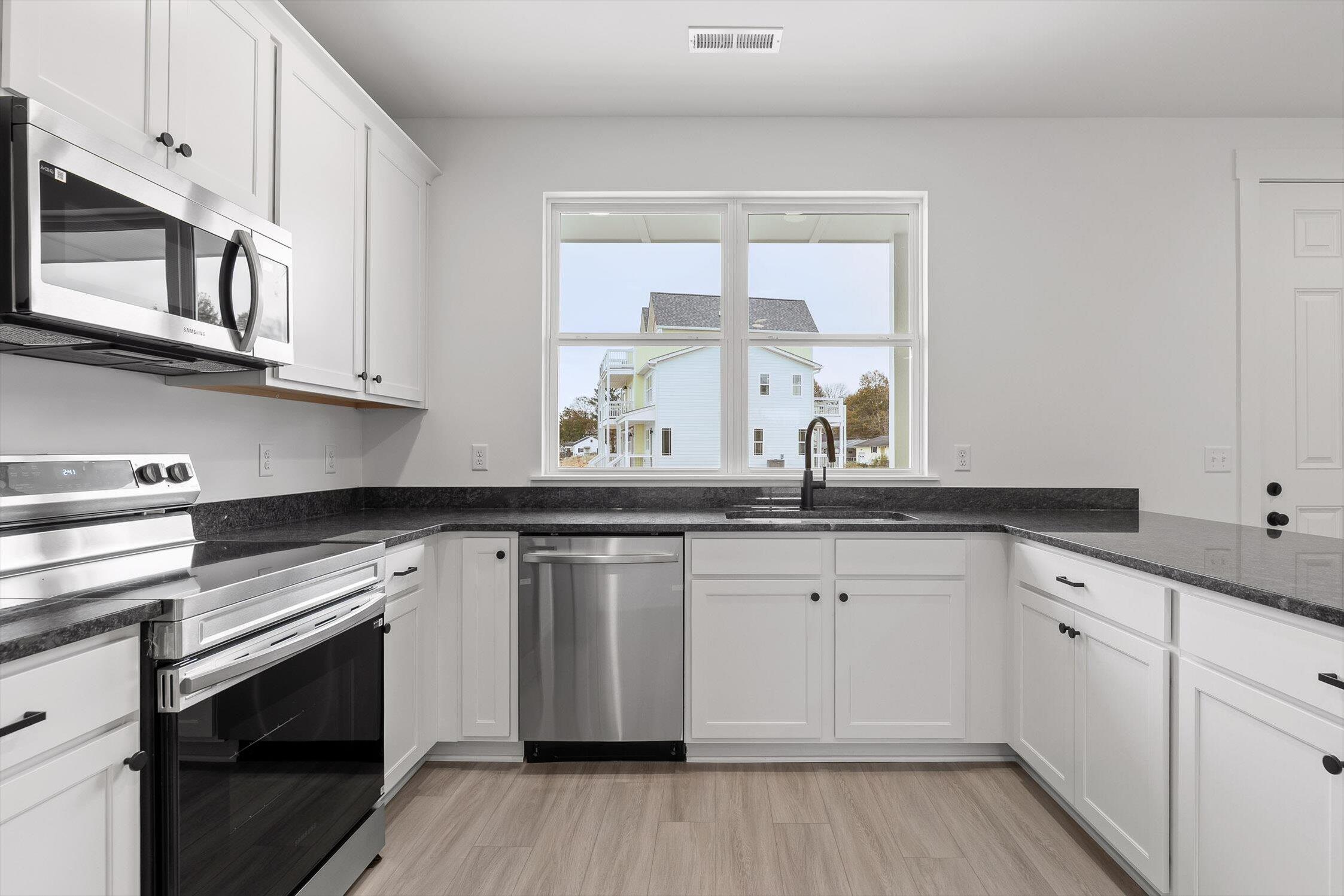 905 Blue Heights Dr Ridge, Unit 19 East Ridge, TN 37412 - Photo 6 of 32 17-905 Blue Heights-17