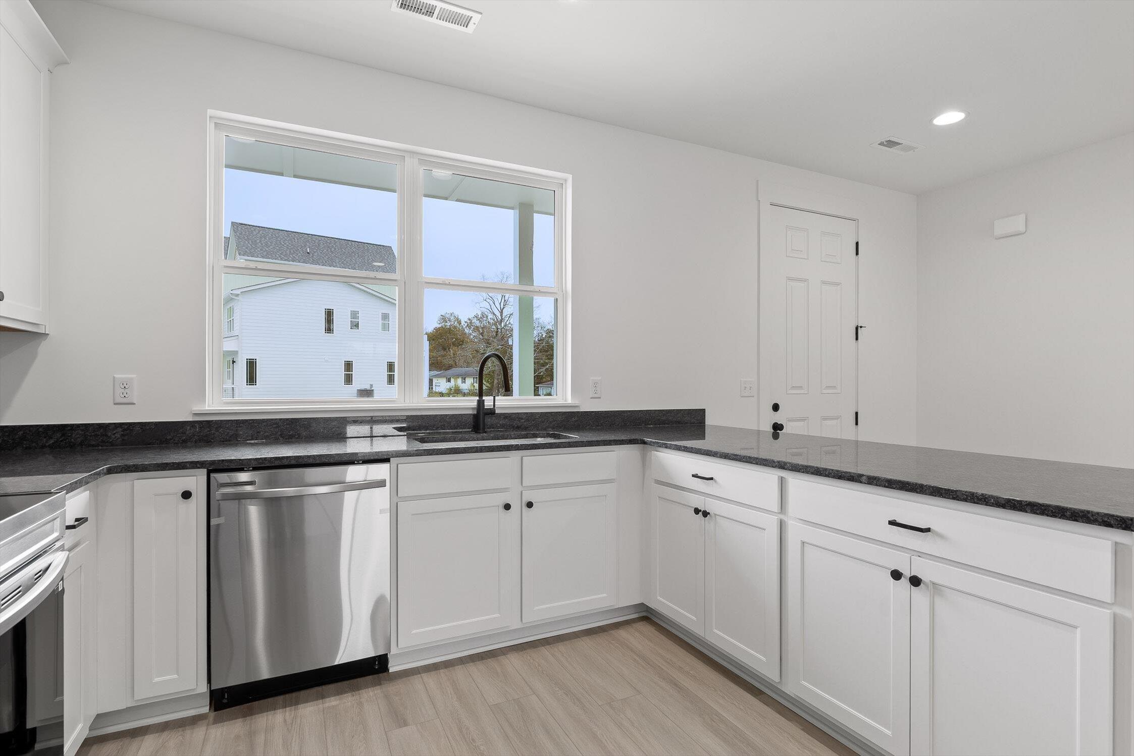 905 Blue Heights Dr Ridge, Unit 19 East Ridge, TN 37412 - Photo 7 of 32 18-905 Blue Heights-18