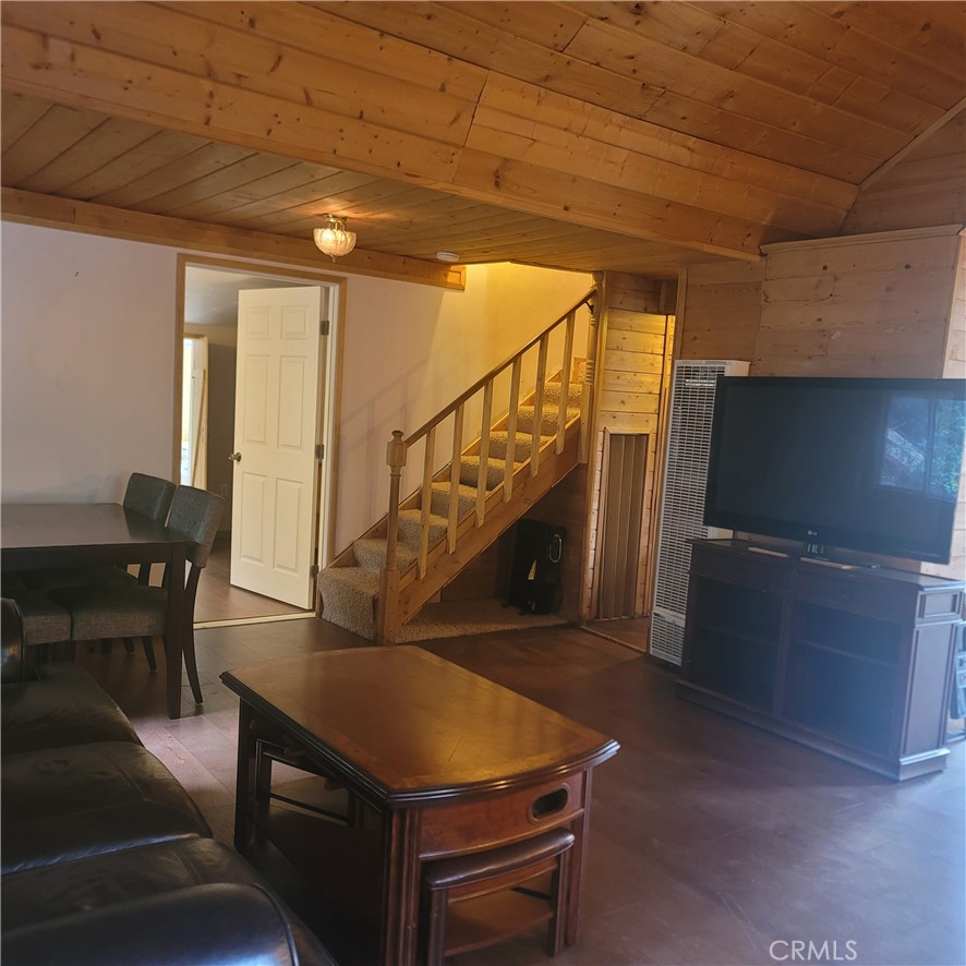 23340 Banning Idyllwild Idyllwild, CA 92549 - Photo 4 of 23 a view of entryway and kitchen