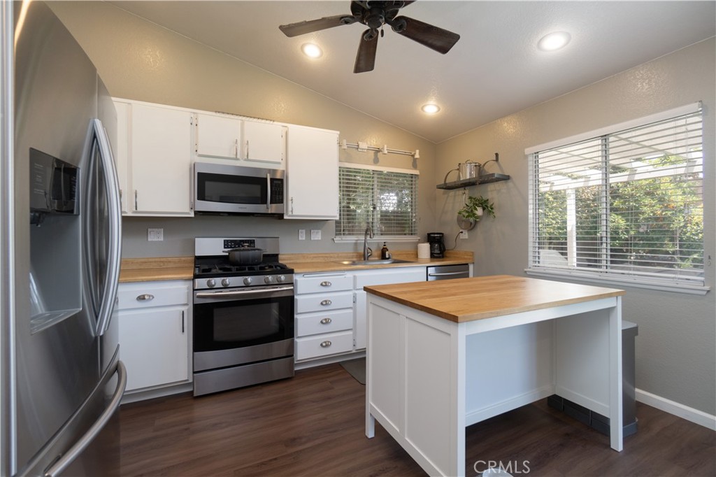 7255 Parkside Place Rancho Cucamonga, CA 91701 - Photo 8 of 33 Kitchen alt view