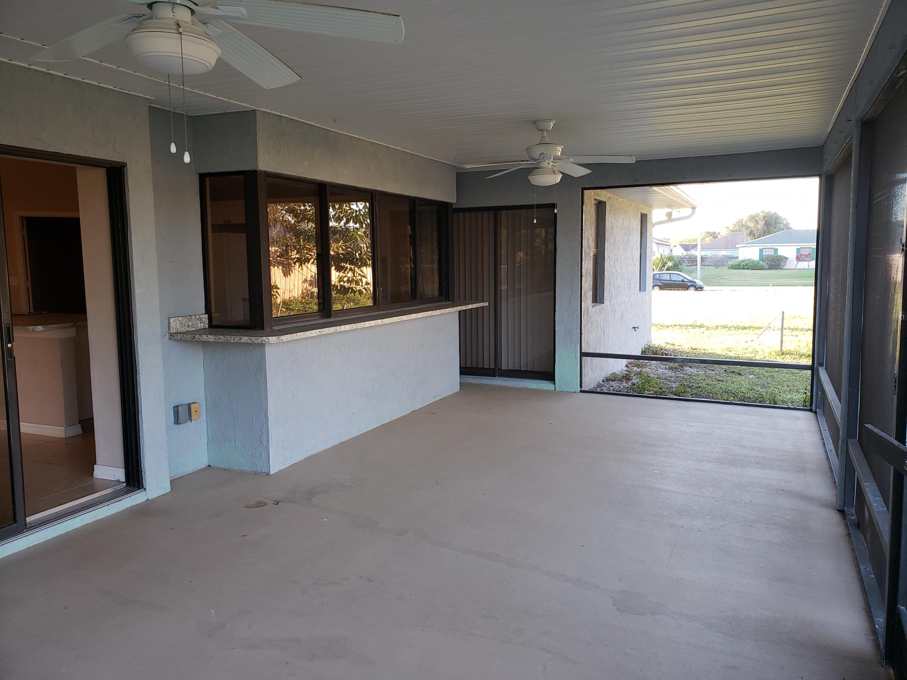 289 Southwest Bedford Road Port St. Lucie, FL 34953 - Photo 3 of 20 20200122_075308