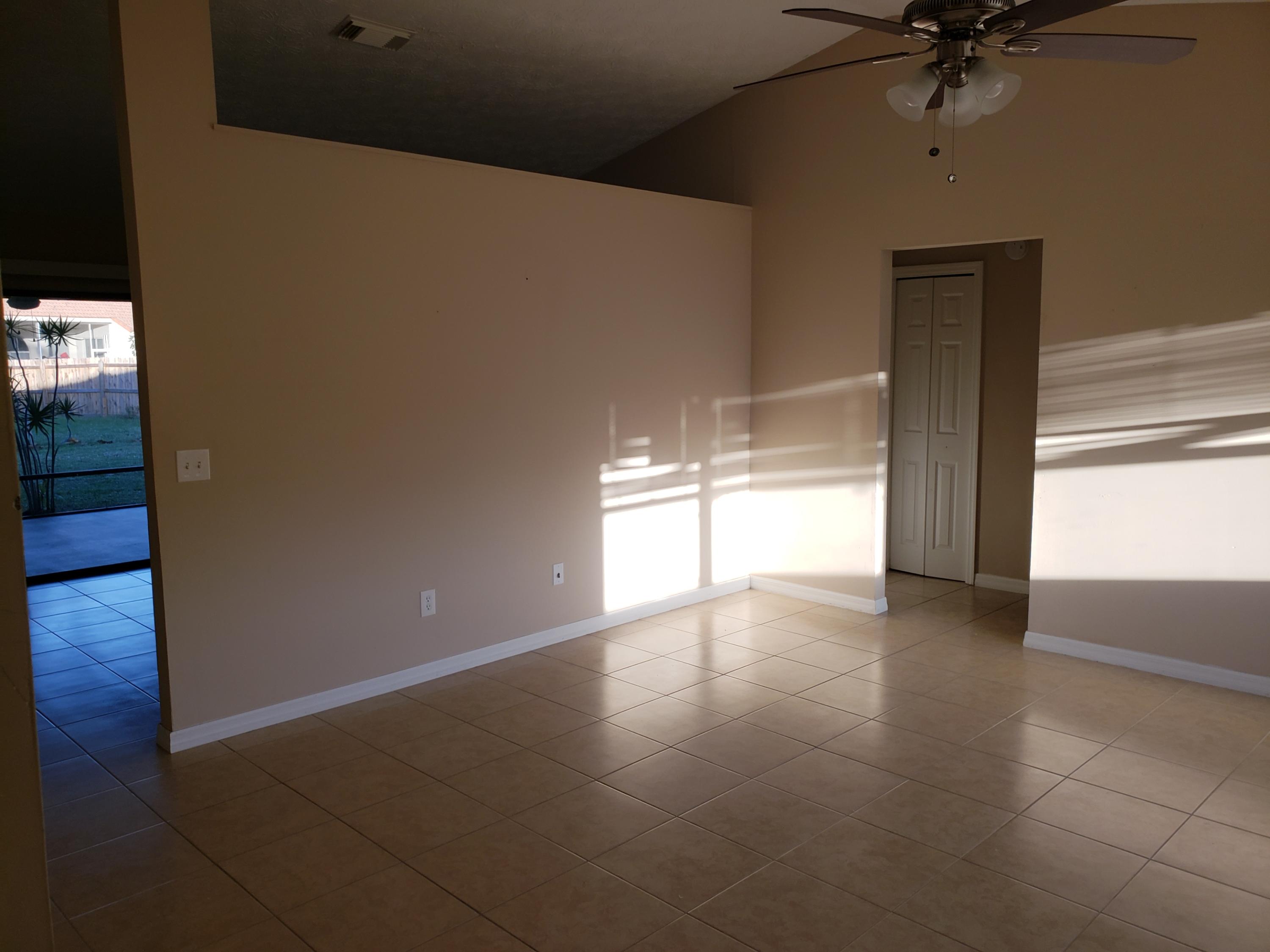 289 Southwest Bedford Road Port St. Lucie, FL 34953 - Photo 4 of 20 20200122_075417