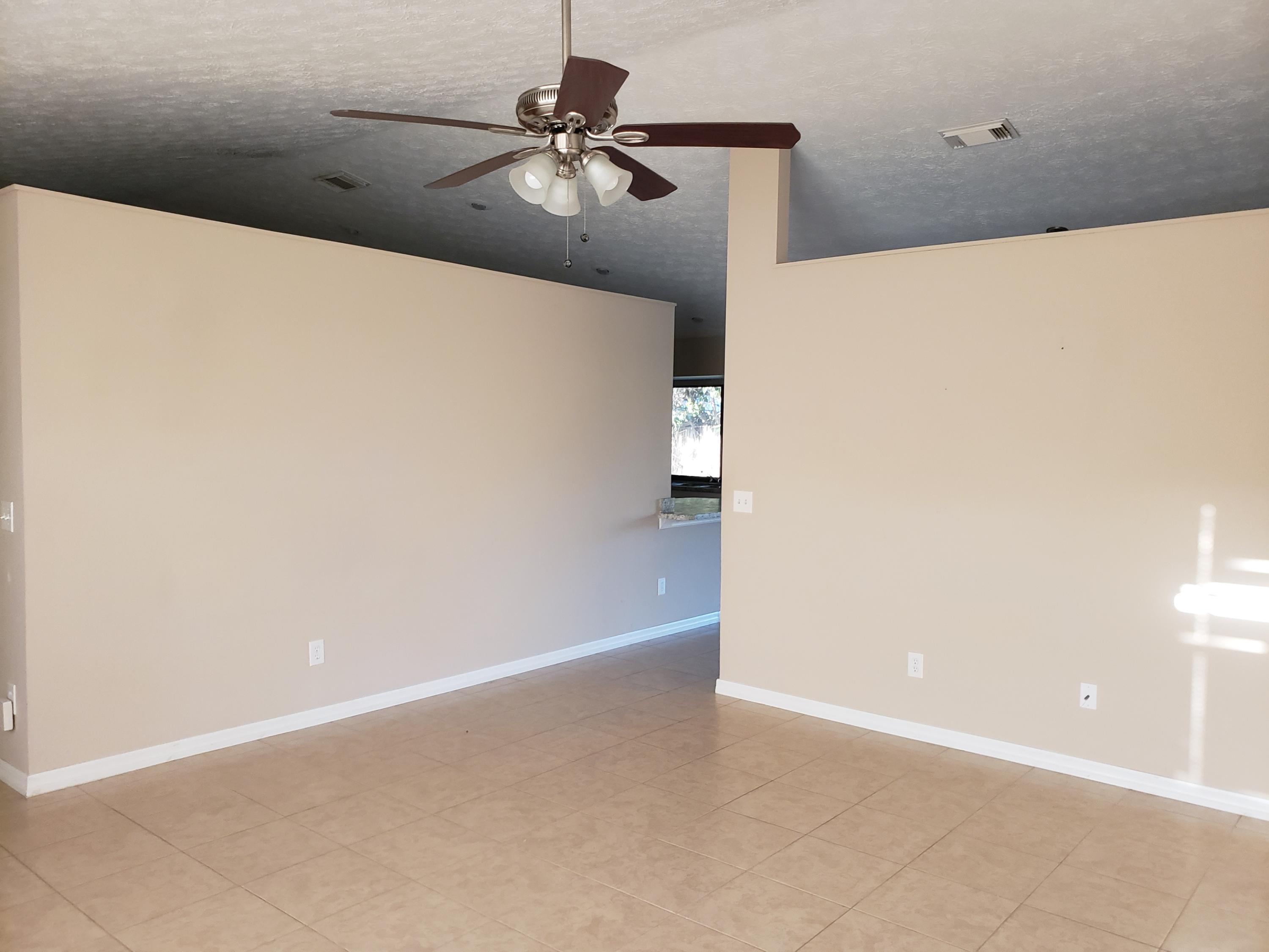 289 Southwest Bedford Road Port St. Lucie, FL 34953 - Photo 5 of 20 20200122_075515