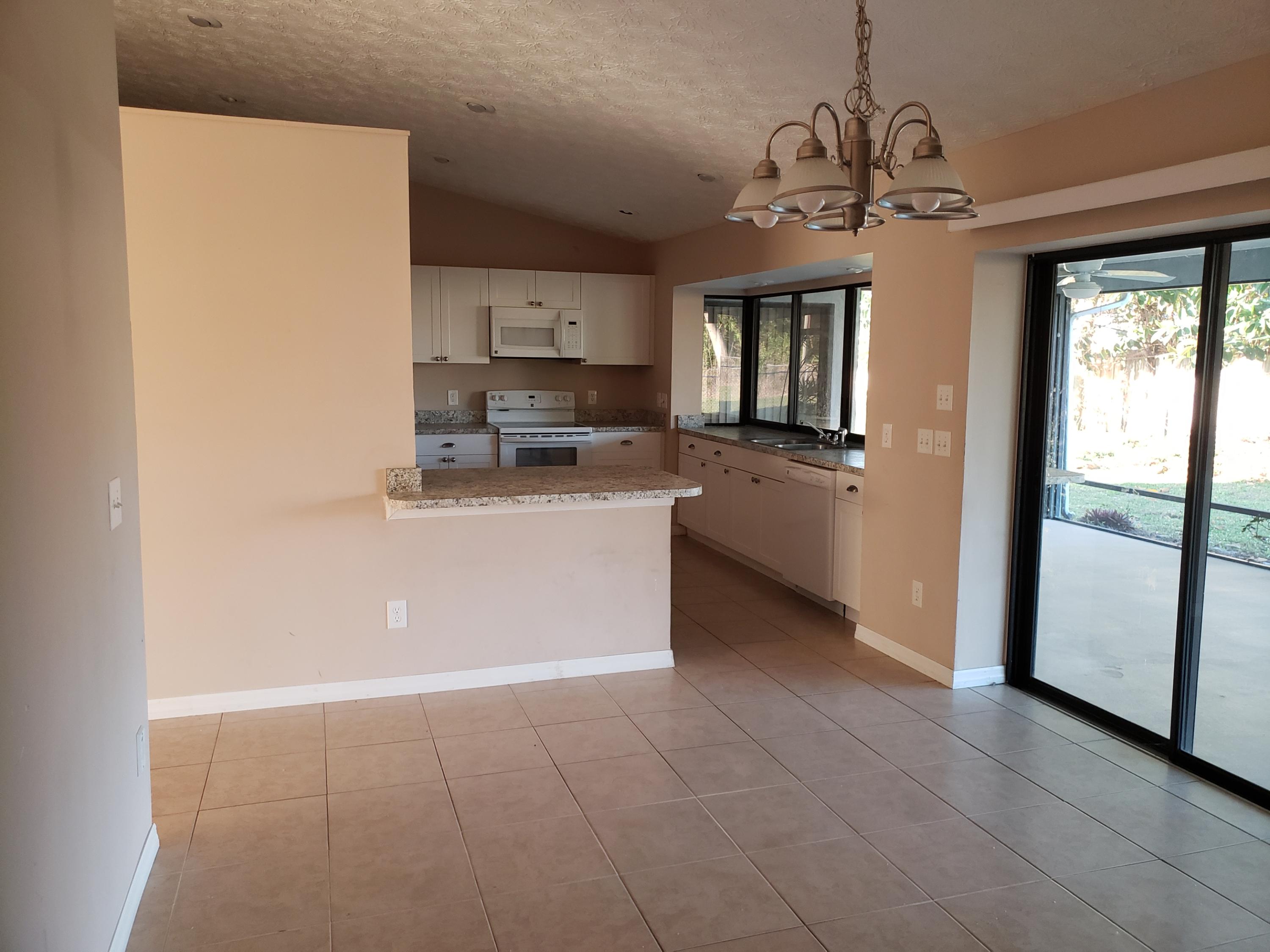 289 Southwest Bedford Road Port St. Lucie, FL 34953 - Photo 7 of 20 20200122_075532