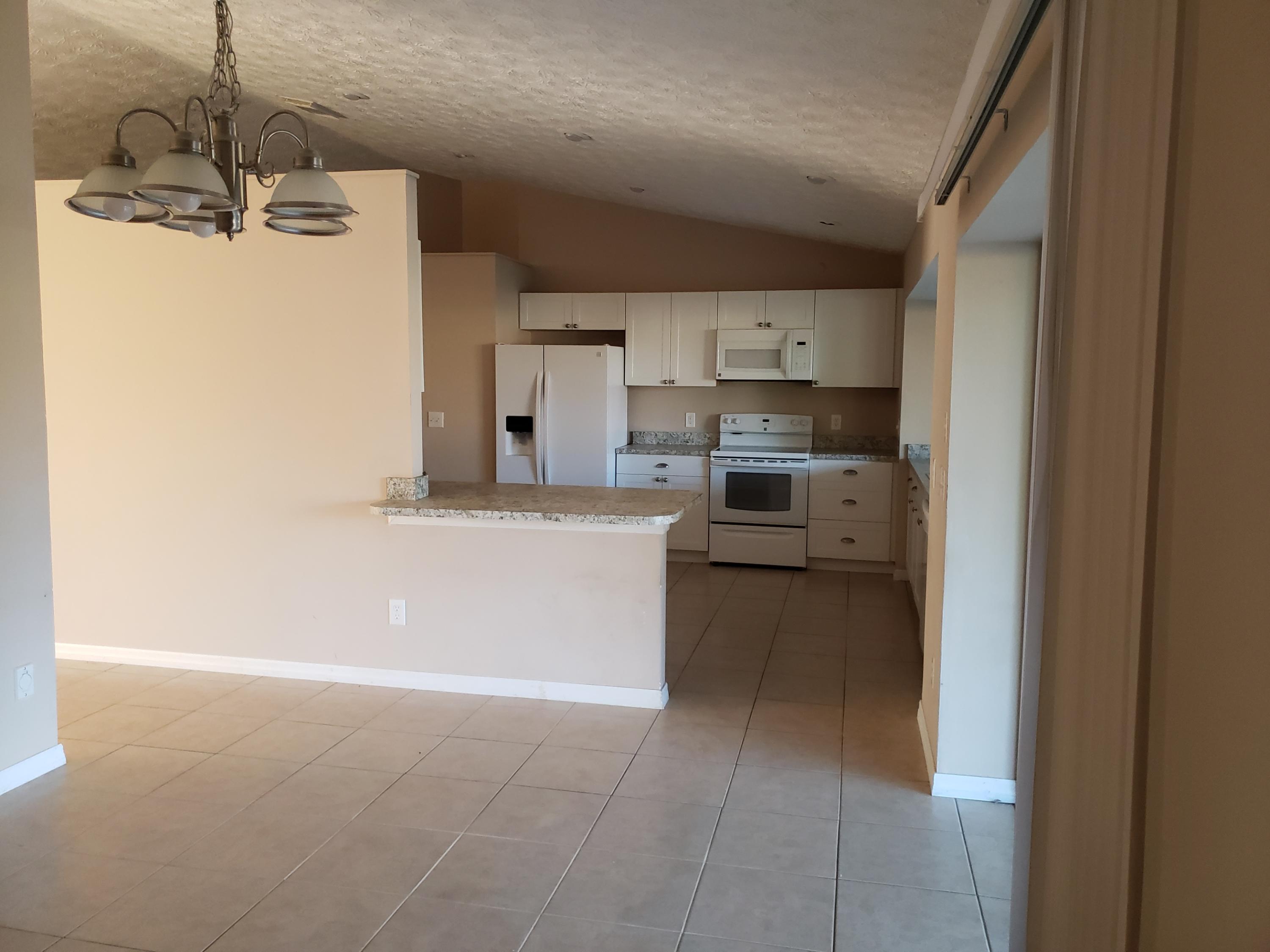 289 Southwest Bedford Road Port St. Lucie, FL 34953 - Photo 8 of 20 20200122_075537
