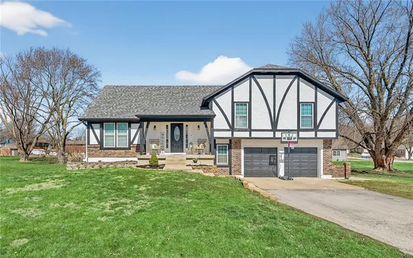 $475,000 | 5660 Meadow Height Drive, Shawnee, KS 66226