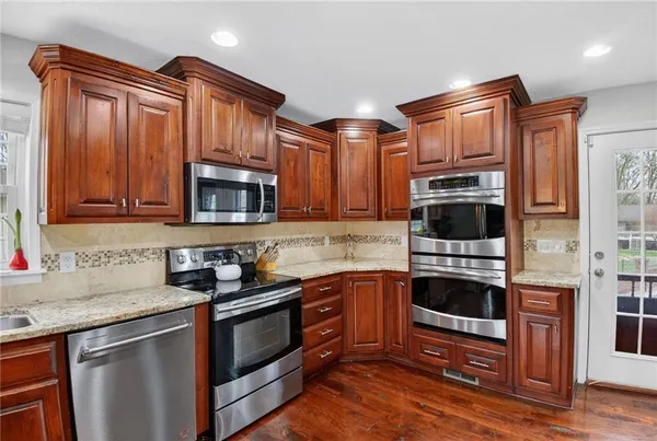 $475,000 | 5660 Meadow Height Drive, Shawnee, KS 66226