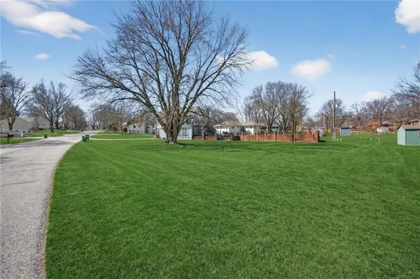 $475,000 | 5660 Meadow Height Drive, Shawnee, KS 66226