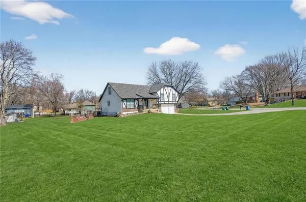 $475,000 | 5660 Meadow Height Drive, Shawnee, KS 66226