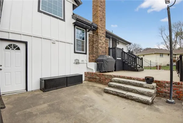$475,000 | 5660 Meadow Height Drive, Shawnee, KS 66226