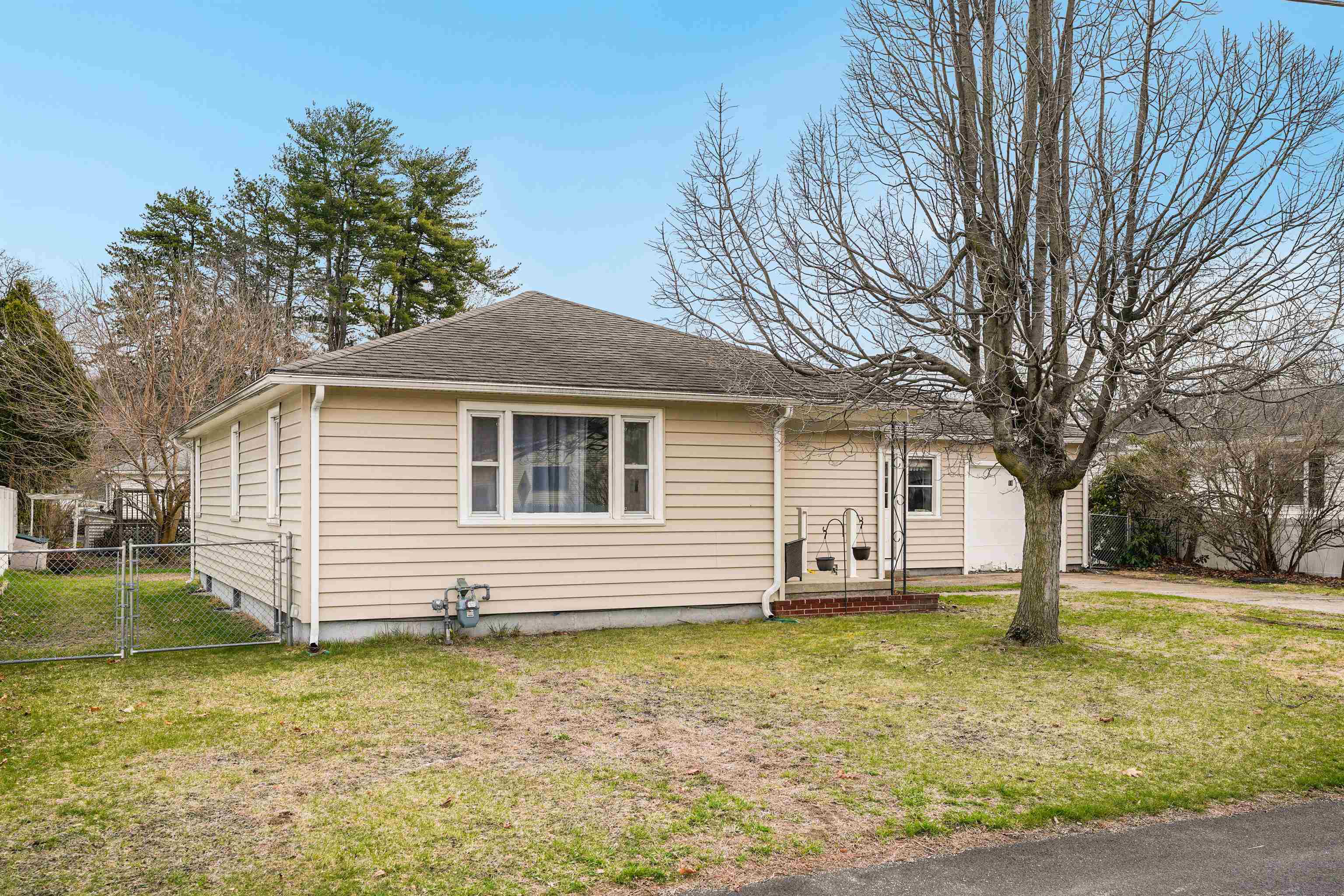 18 Hatch Street Nashua, NH 03060 - Photo 3 of 34 Gallery Image 3