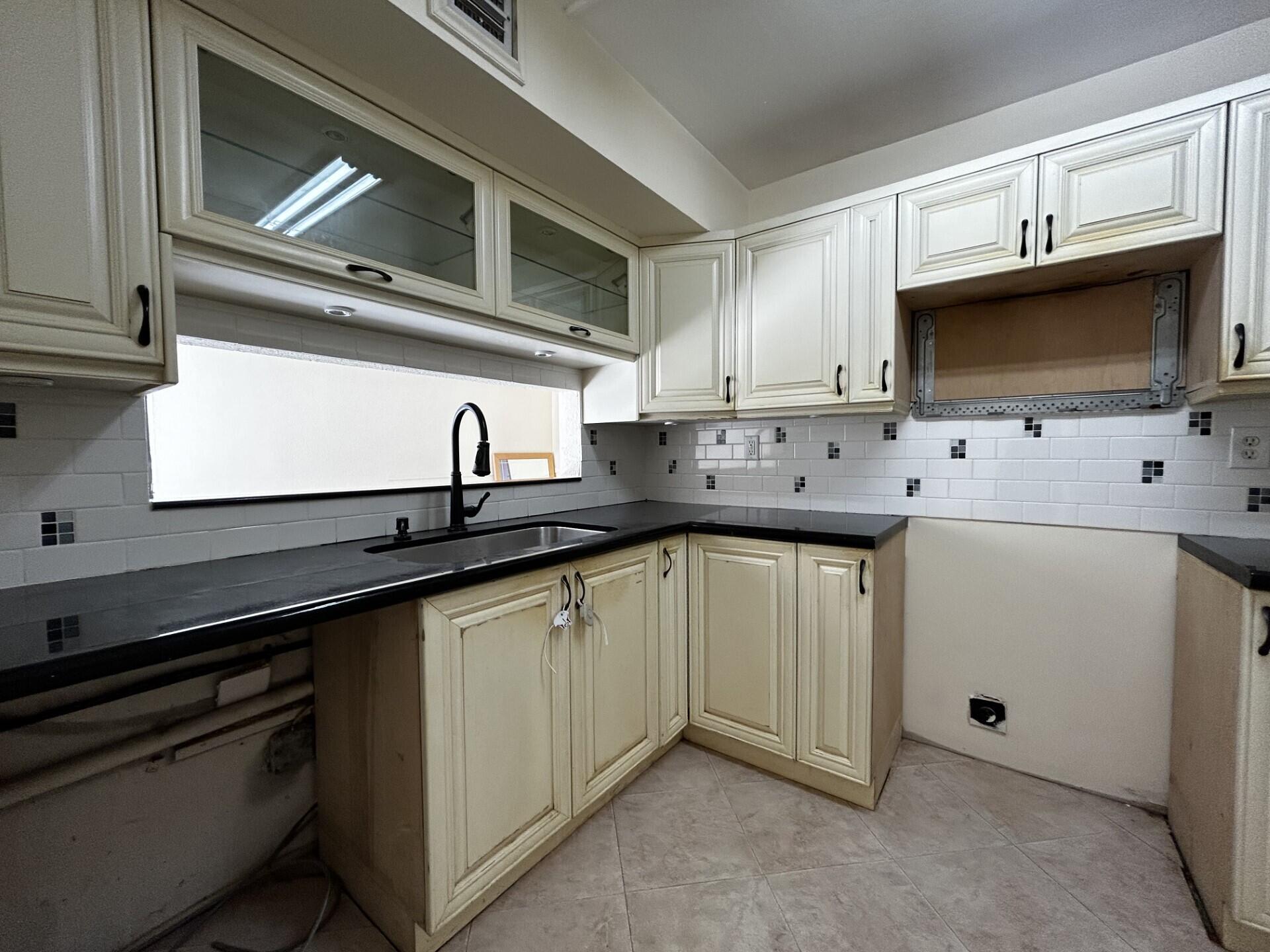 3252 Foxcroft Road, Unit 202 Miramar, FL 33025 - Photo 6 of 23 Kitchen