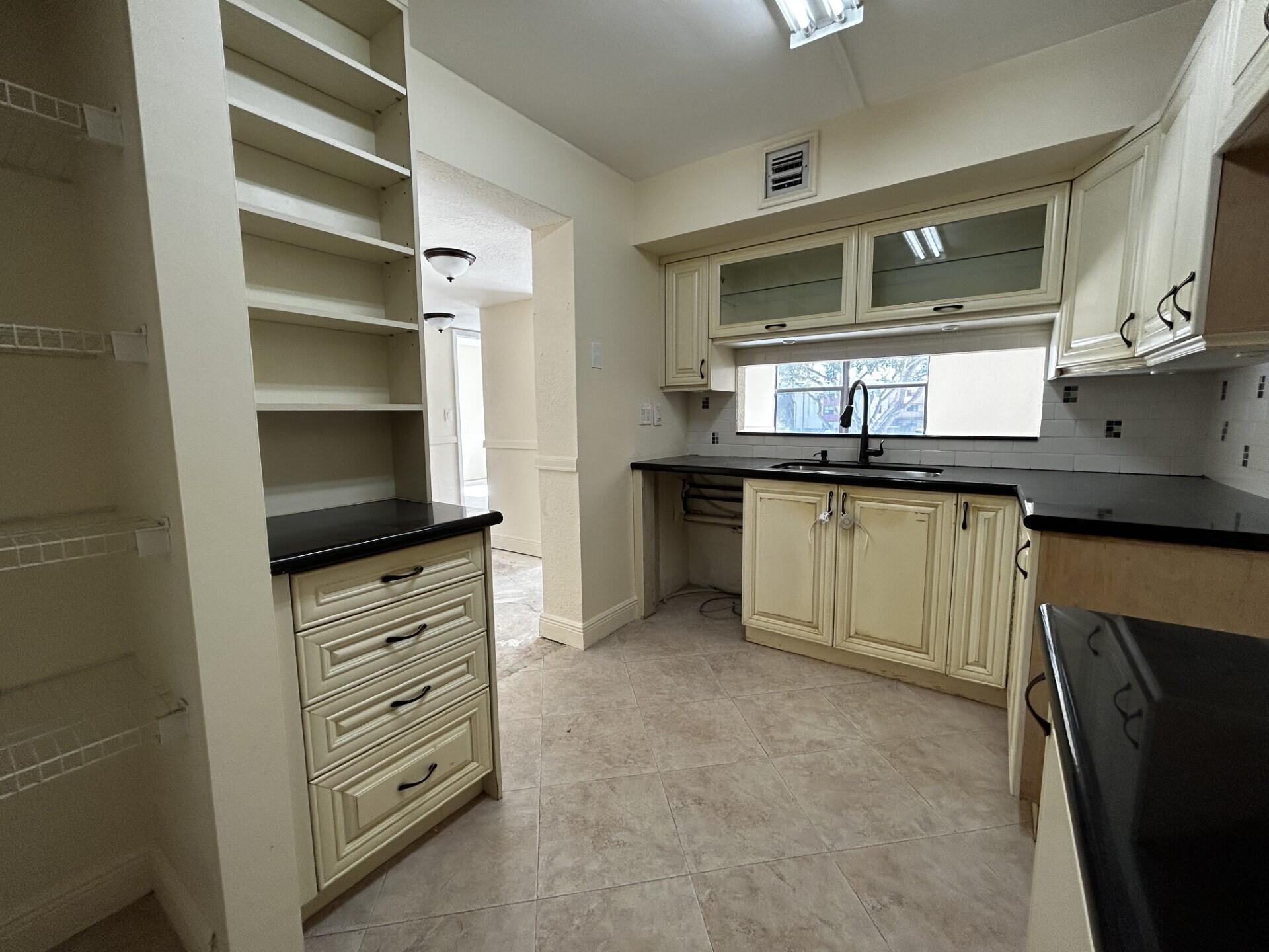 3252 Foxcroft Road, Unit 202 Miramar, FL 33025 - Photo 7 of 23 Kitchen
