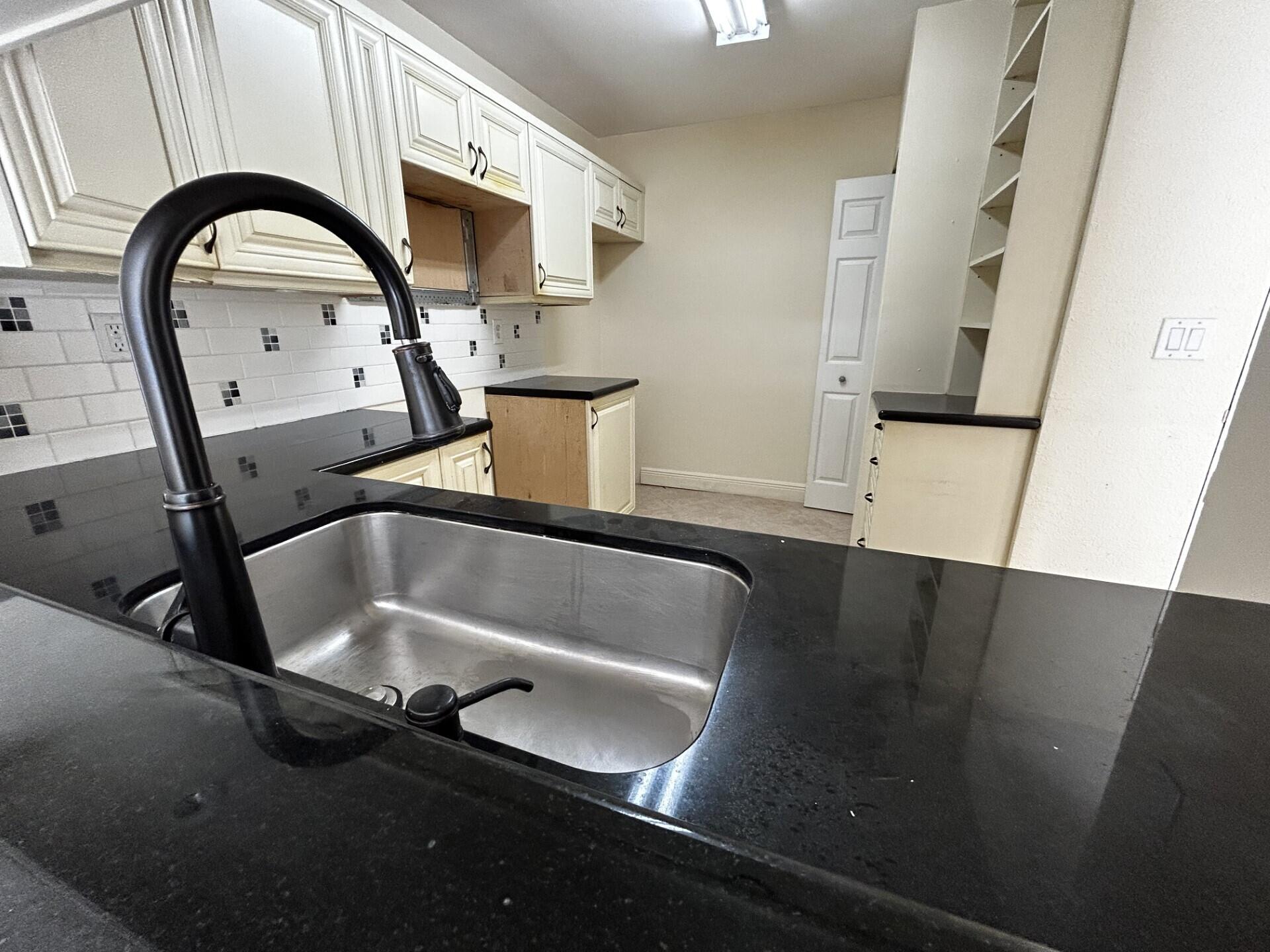 3252 Foxcroft Road, Unit 202 Miramar, FL 33025 - Photo 8 of 23 Kitchen