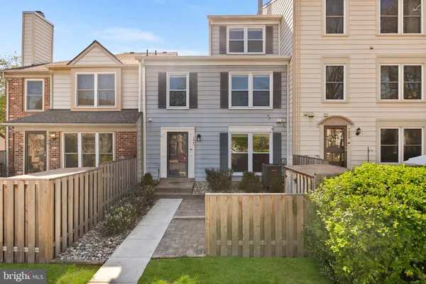 $384,900 | 7442 Emerald Drive, Manassas, VA 20109