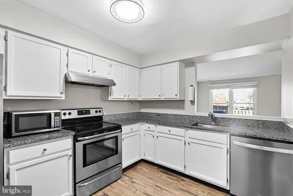 $384,900 | 7442 Emerald Drive, Manassas, VA 20109