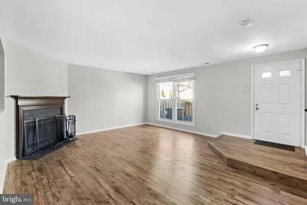 $384,900 | 7442 Emerald Drive, Manassas, VA 20109