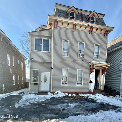 $1,500 | 70 Academy Street, Unit 1, Amsterdam, NY 12010