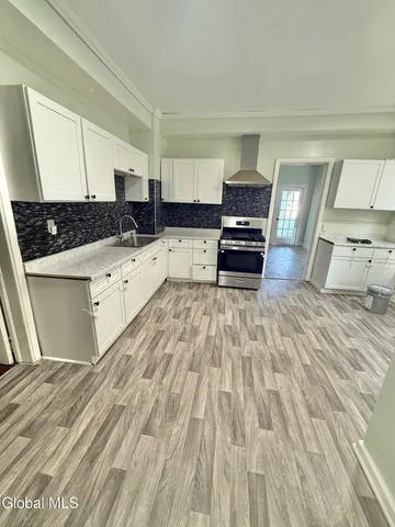 $1,500 | 70 Academy Street, Unit 1, Amsterdam, NY 12010