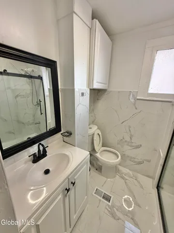 $1,500 | 70 Academy Street, Unit 1, Amsterdam, NY 12010