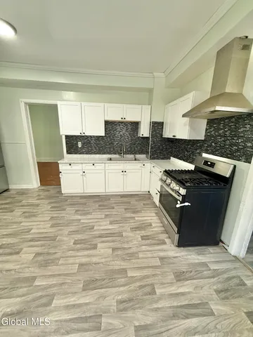 $1,500 | 70 Academy Street, Unit 1, Amsterdam, NY 12010