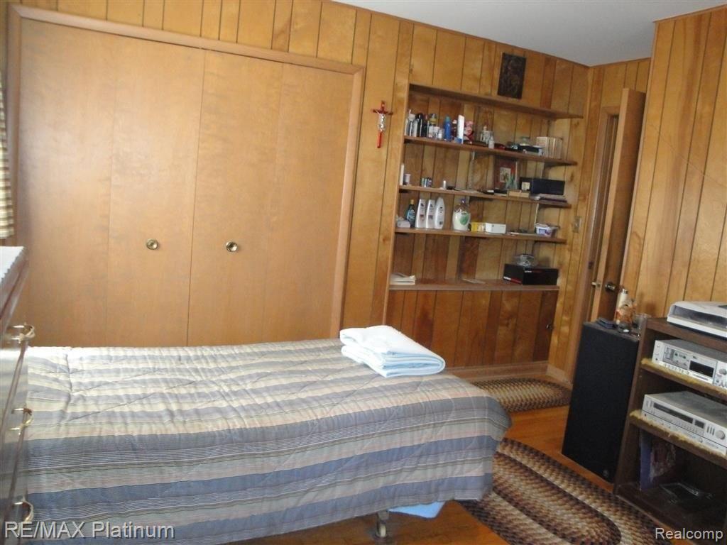 3901 North Burkhart Road Howell, MI 48855 - Photo 23 of 26 3rd Bedrm with built in storage