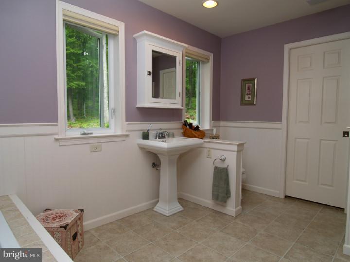 2405 Schaffer Road Pottstown, PA 19464 - Photo 17 of 25 Gallery Image 17