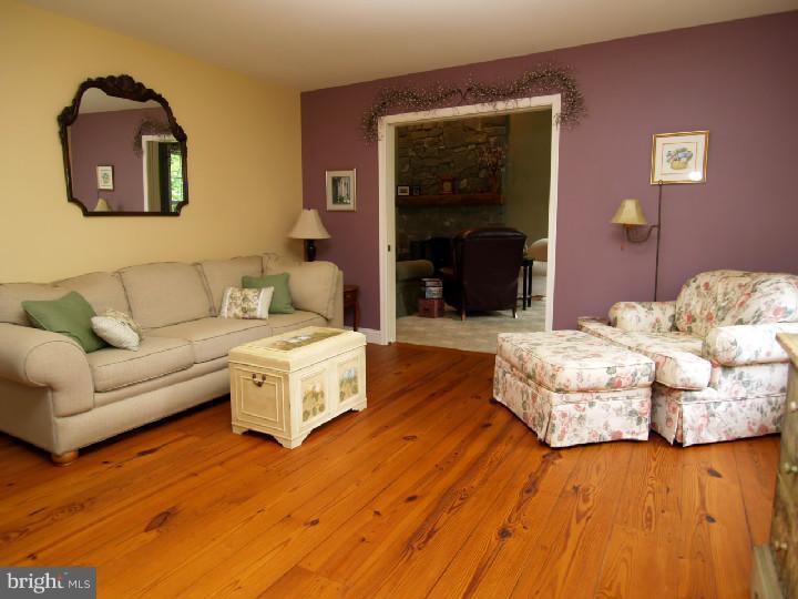 2405 Schaffer Road Pottstown, PA 19464 - Photo 6 of 25 Gallery Image 6