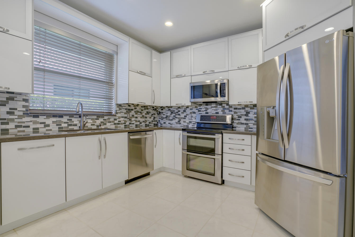 7634 La Corniche Circle Boca Raton, FL 33433 - Photo 21 of 36 KITCHEN