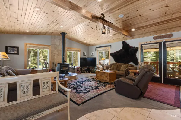 $849,900 | 1 Miller Lane, Cascade, ID 83611