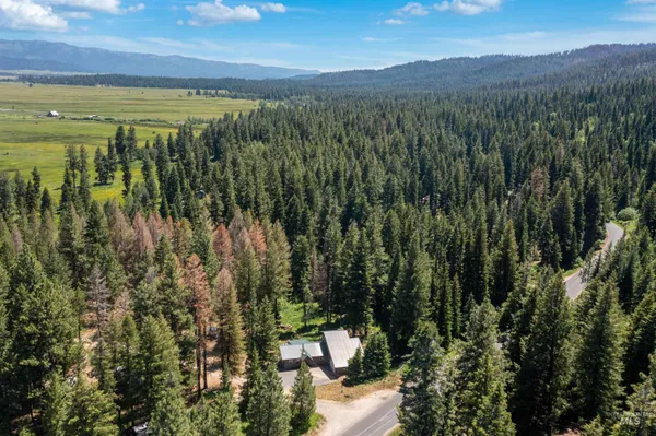 $849,900 | 1 Miller Lane, Cascade, ID 83611