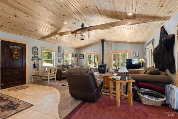 $849,900 | 1 Miller Lane, Cascade, ID 83611
