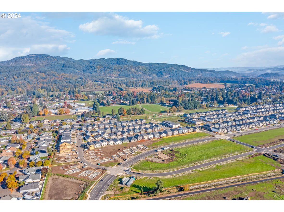 2959 V Street Springfield, OR 97477 - Photo 27 of 28 a view of a city