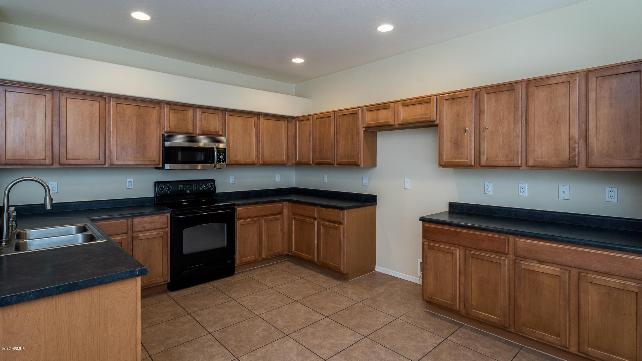 10221 West Chipman Road Tolleson, AZ 85353 - Photo 4 of 40 DSC08224