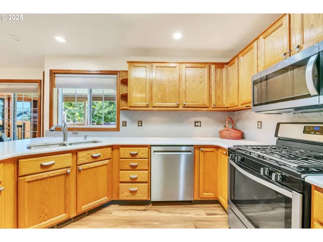 $525,000 | 114 Calumet Circle, Eugene, OR 97404